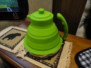 Collapsible teapot
