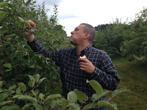 Eating with one hand and picking with another...yummy