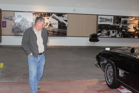 Lee checking out one of Sinatra's car...he's happy
