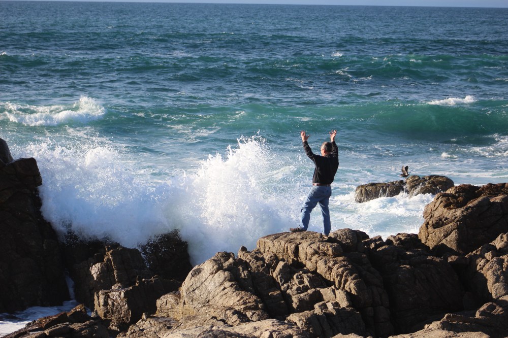 Lee directing the waves