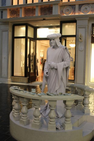 I love these living statues. This guyw as really really good