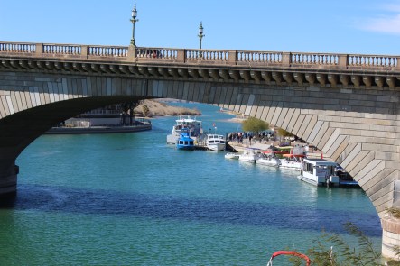 They also have a free ferry to a casino on the California side of the lake. It only ran on the hour out and half hour back so we didn't go, but many folks were taking advantage of the free service.